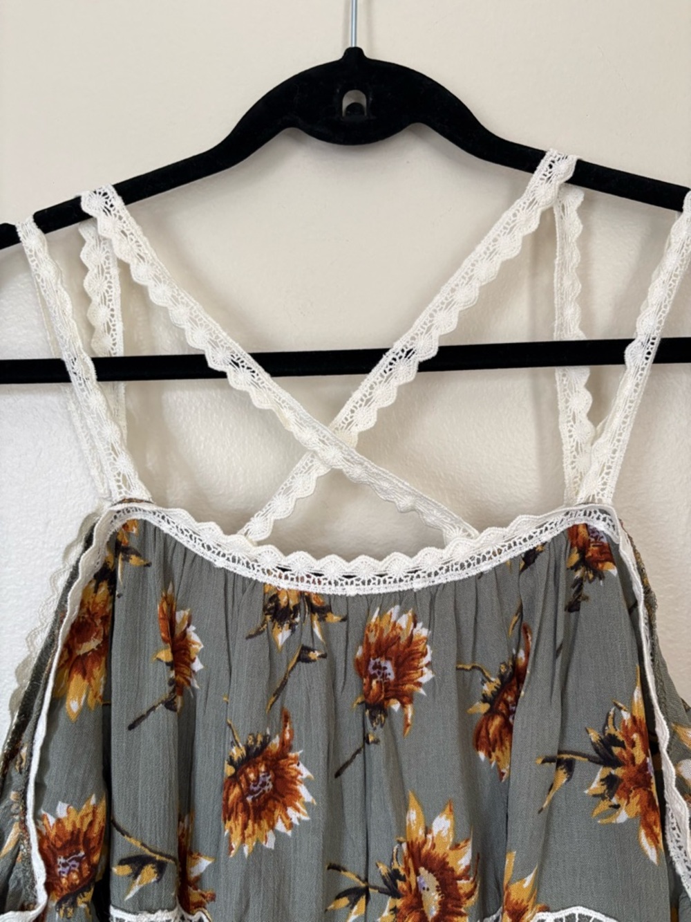 Doe & Rae Sage Green Sunflower Lace Sundress Size Small NWT - Picture 13 of 16